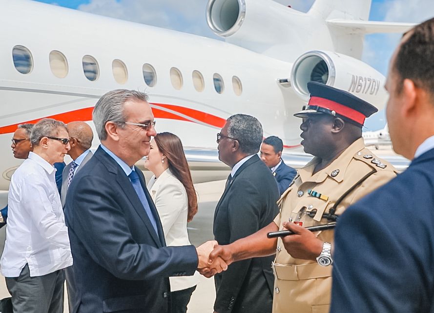 Presidente Abinader llega a Bahamas para participar en reunión de CARICOM