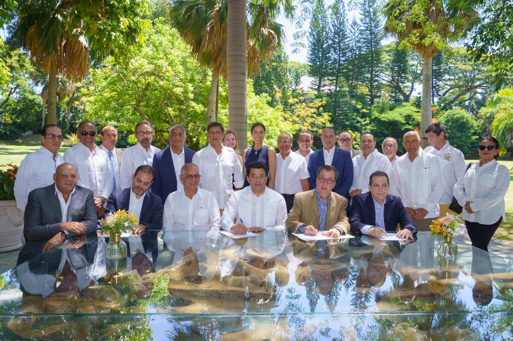 Collado y empresarios de Santiago planifican inversión turística de más de 400 millones de pesos 