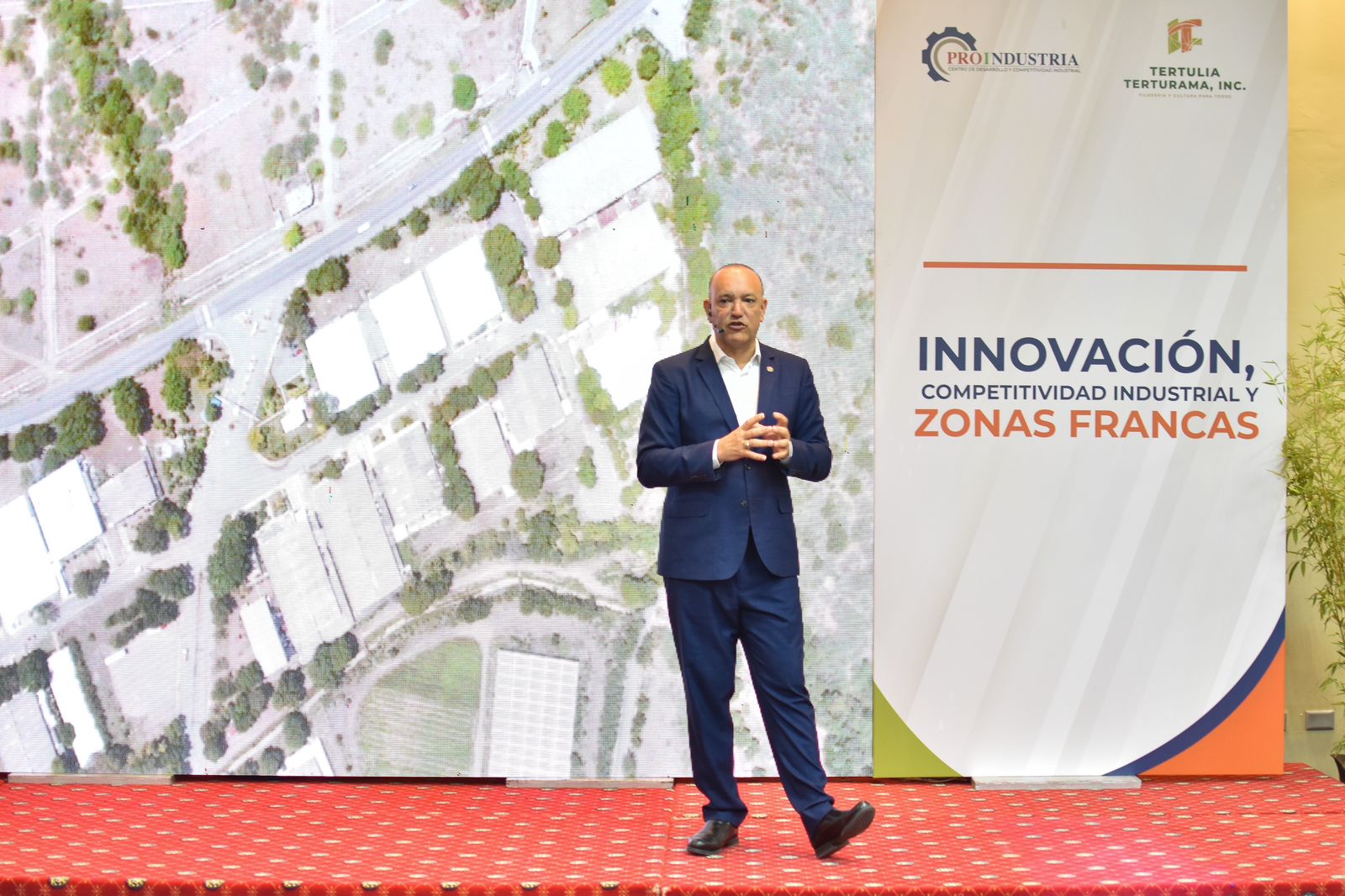 Ulises Rodríguez presenta logros de PROINDUSTRIA