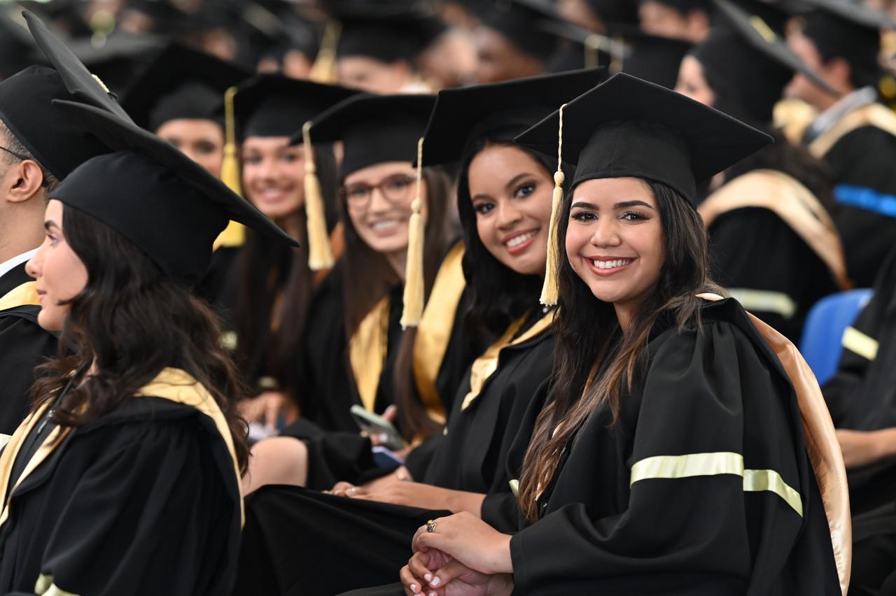 PUCMM en 108 graduación recibe felicitación del papa Francisco por 60 aniversario 
