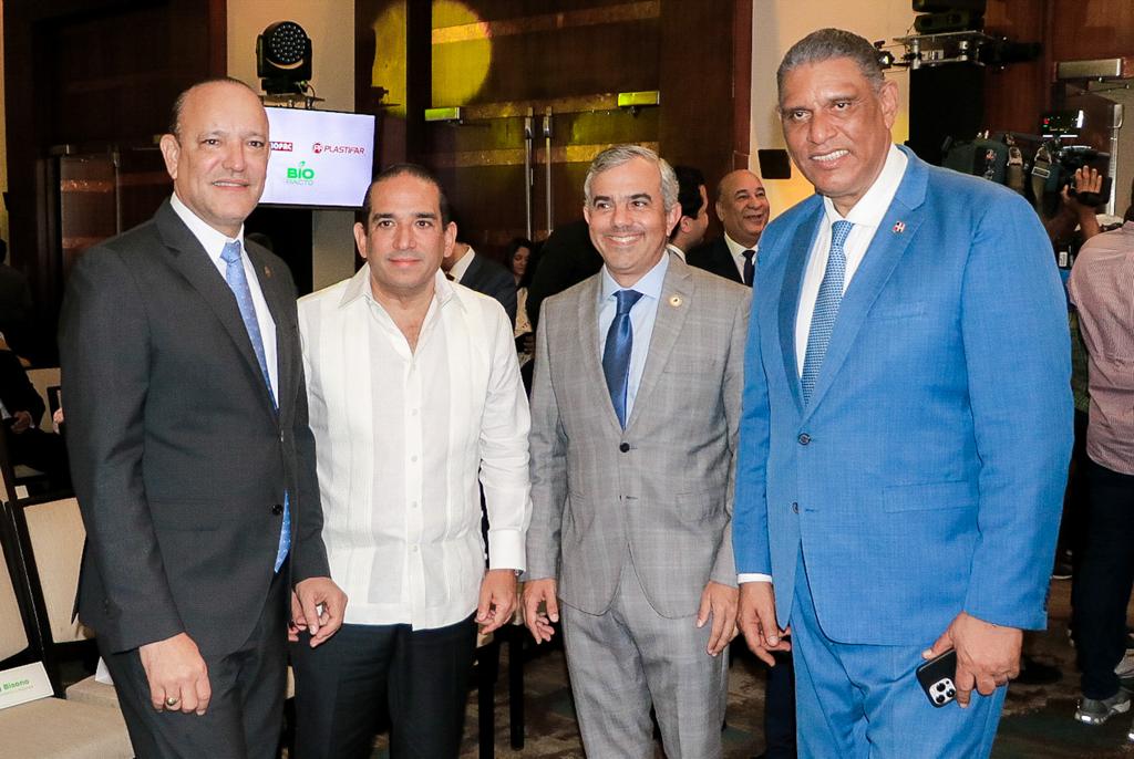 Director de Inespre asiste a acto de presentación de alianza entre Plastifar y Termopac
