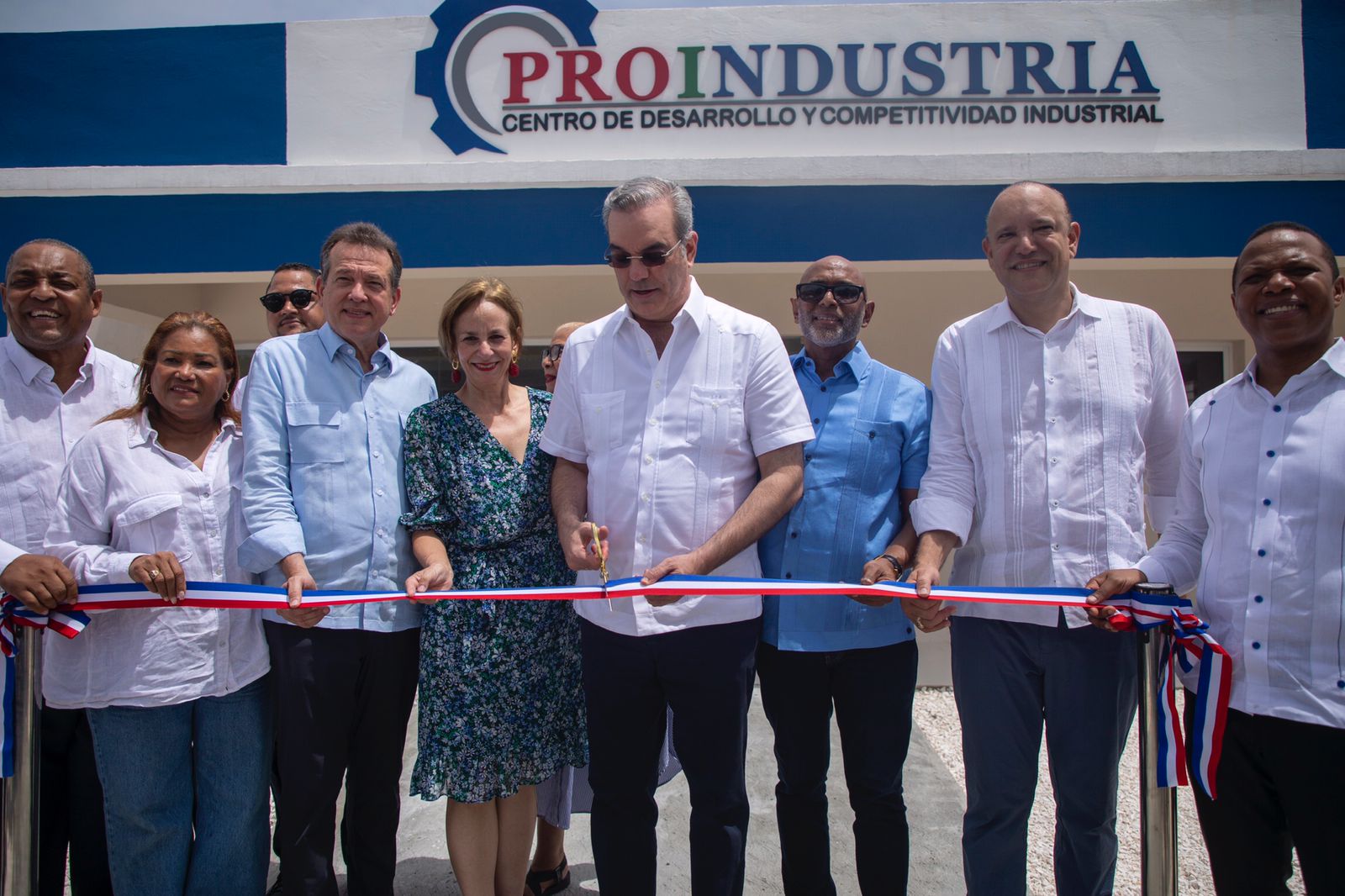 Presidente Abinader inaugura 200 apartamentos en Guajimía y una subestación eléctrica en zona franca SDO