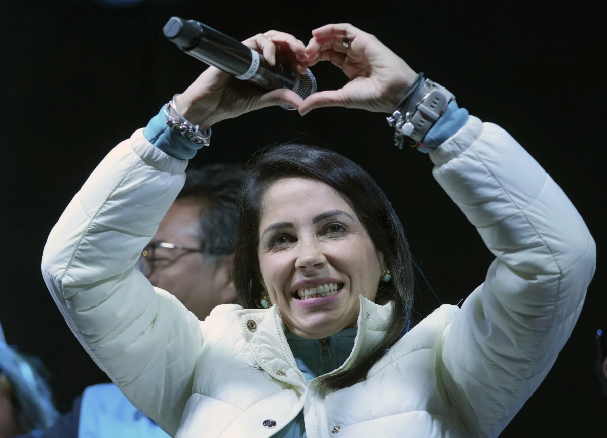Ecuador apunta a segunda vuelta entre izquierdista Luisa González y la sorpresa de Daniel Noboa