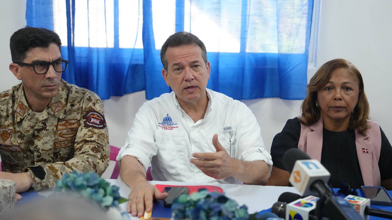 Ministro Ito Bisonó recorre puntos fronterizos y coordina la reapertura parcial de mercados binacionales