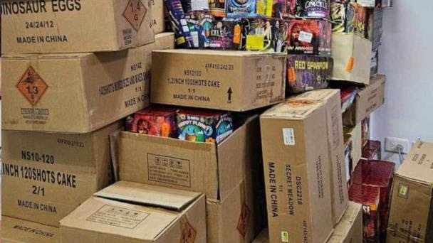 Interior y Policía desmantela red de distribución ilegal de fuegos artificiales en Santiago