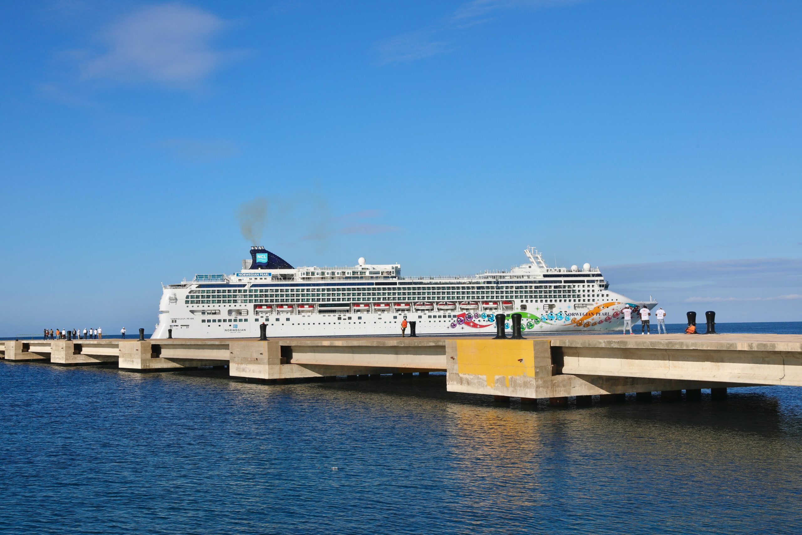 Presidente Abinader inaugura puerto turístico y recibimiento de primer crucero en Pedernales