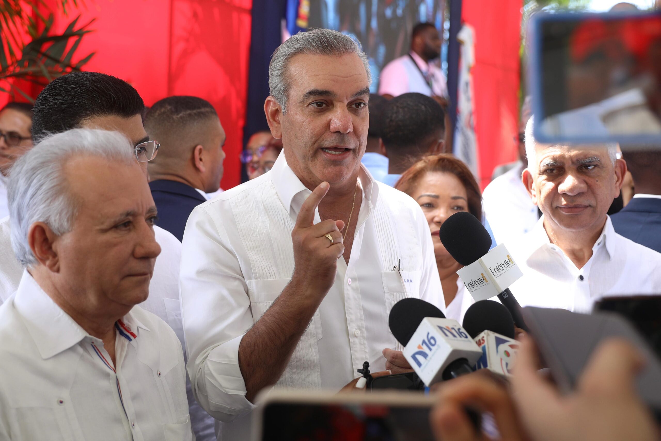 Presidente Abinader responde a la oposición: Dice sus denuncias son muestras de desesperación porque están derrotados