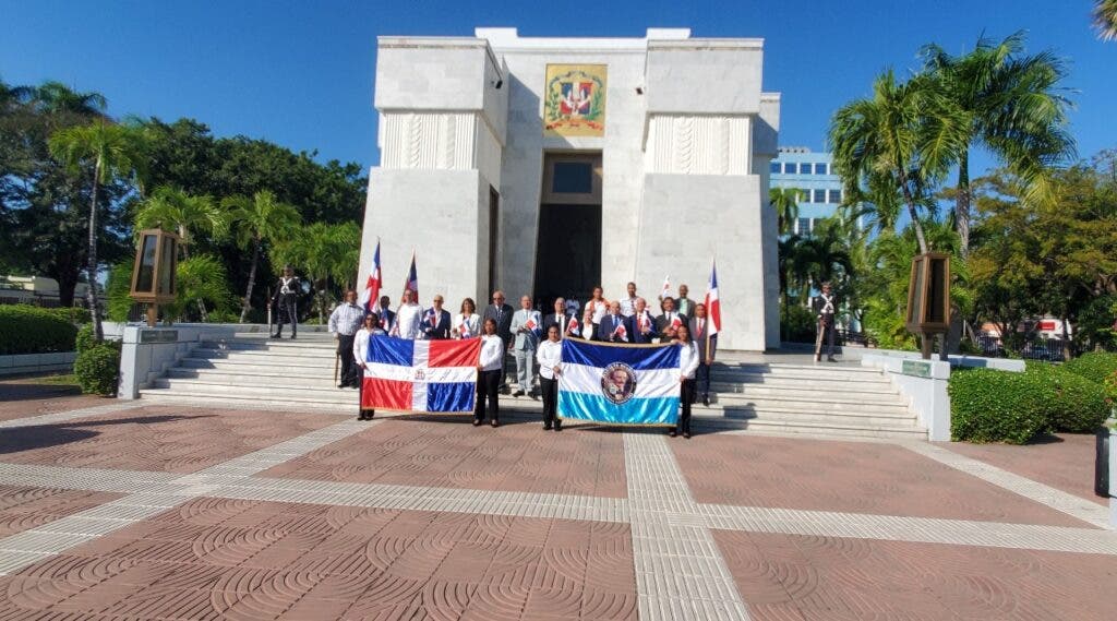 Instituto Duartiano deplora sea gravado con ITBIS la adquisición de la bandera nacional