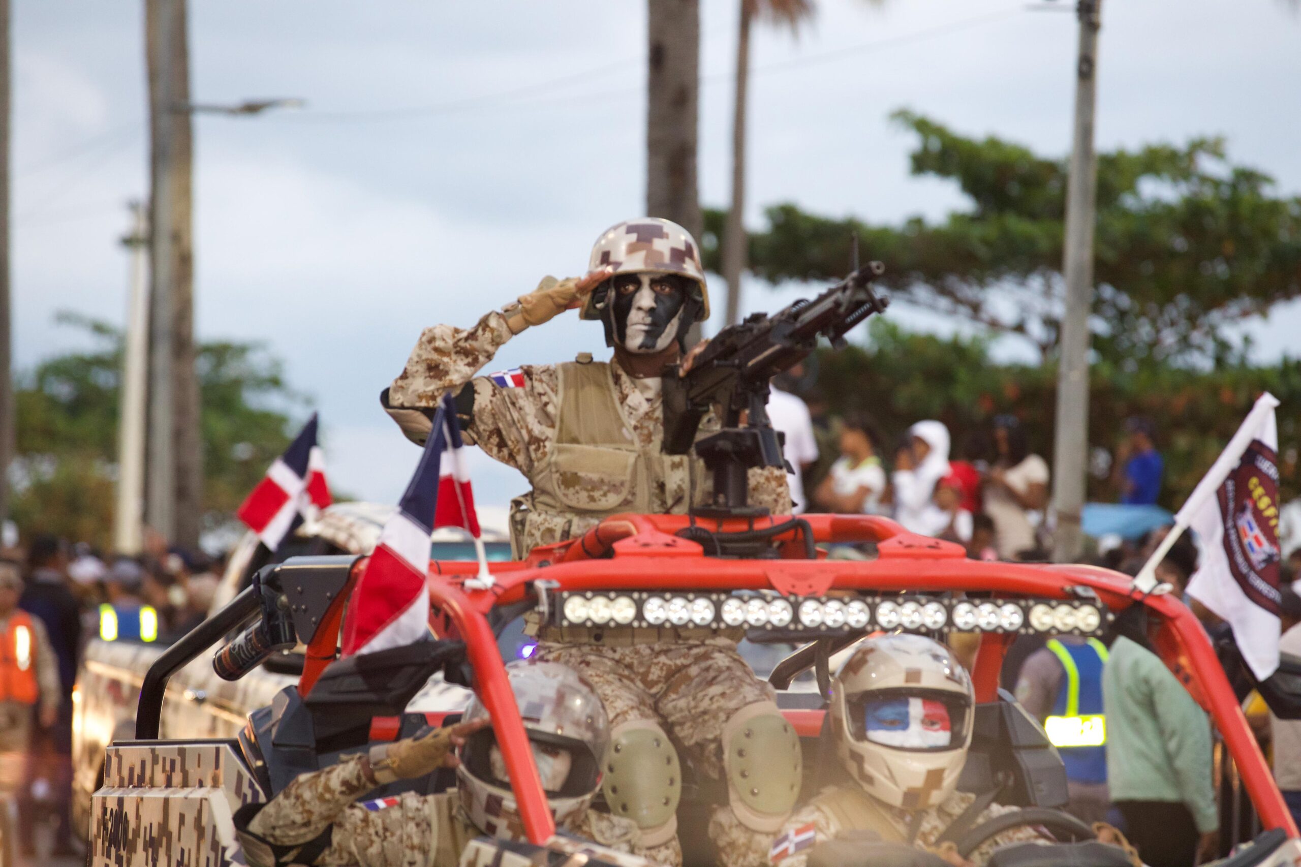 Presidente Abinader encabeza desfile militar por el 180 aniversario de la Independencia Nacional