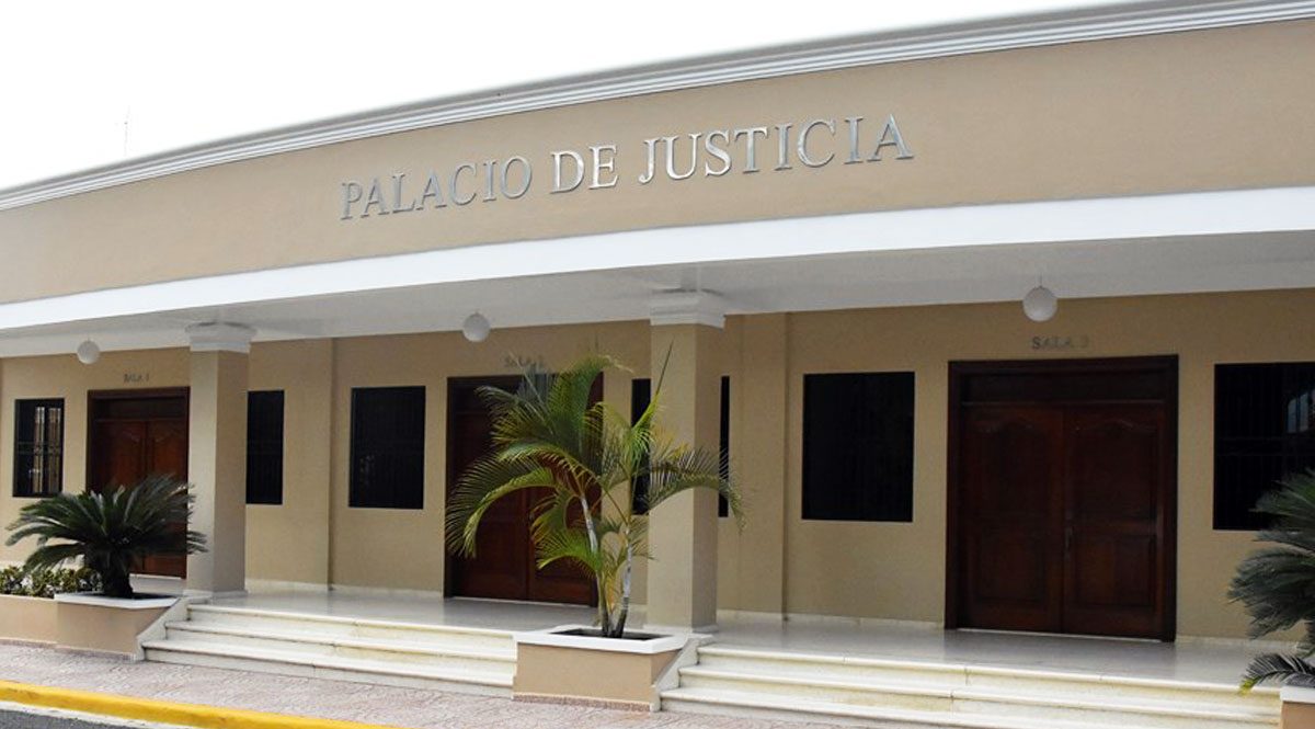 Imponen prisión preventiva a hombre responsable de rociar gasolina y quemar mujer en Salcedo