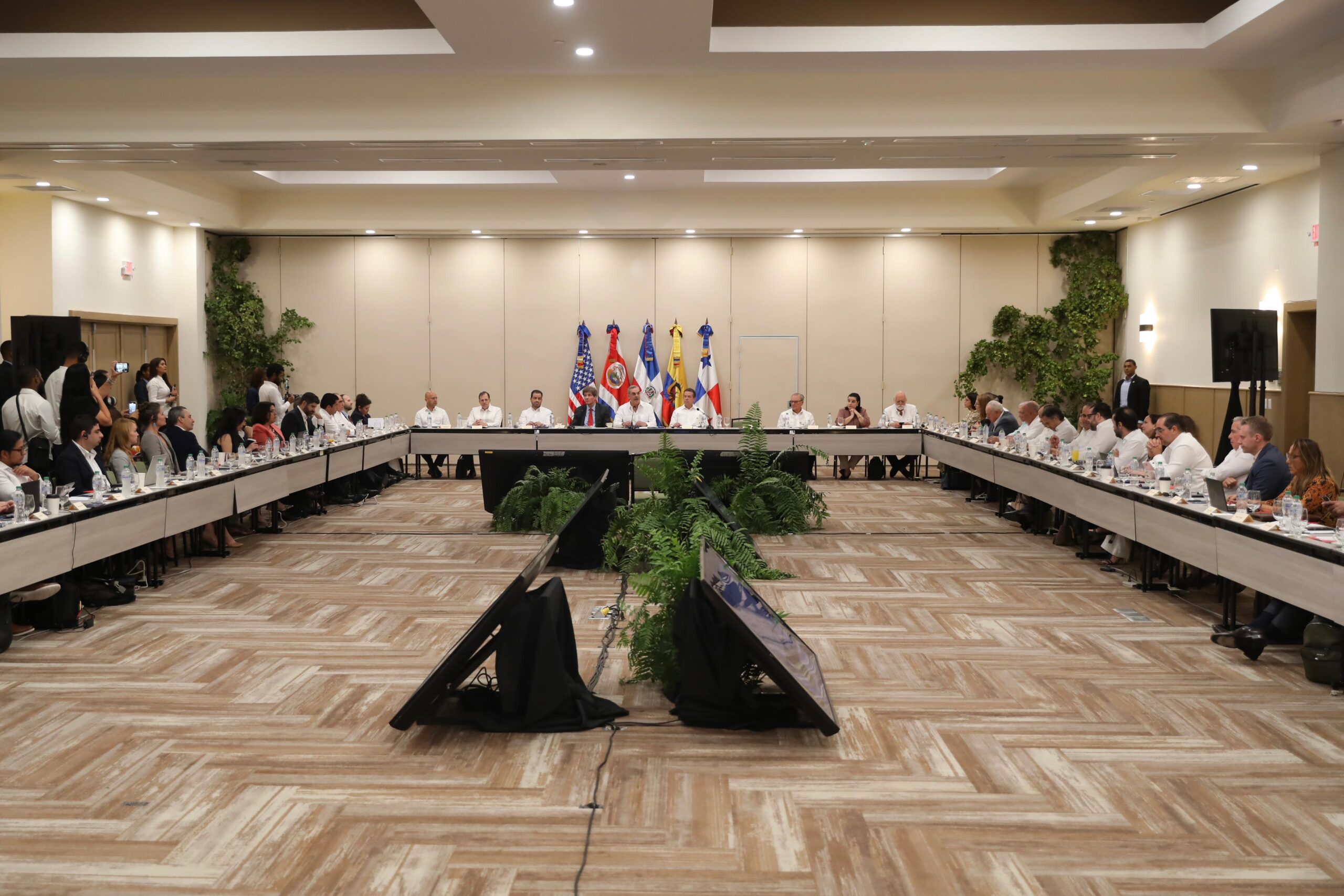 Presidente Abinader afirma en encuentro ADD potencial de RD para expandir nuevas industrias y generar más empleos