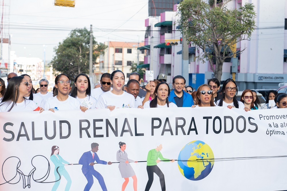Exministro de Salud Daniel Rivera encabeza caminata por el Día Mundial del Riñón en Santiago