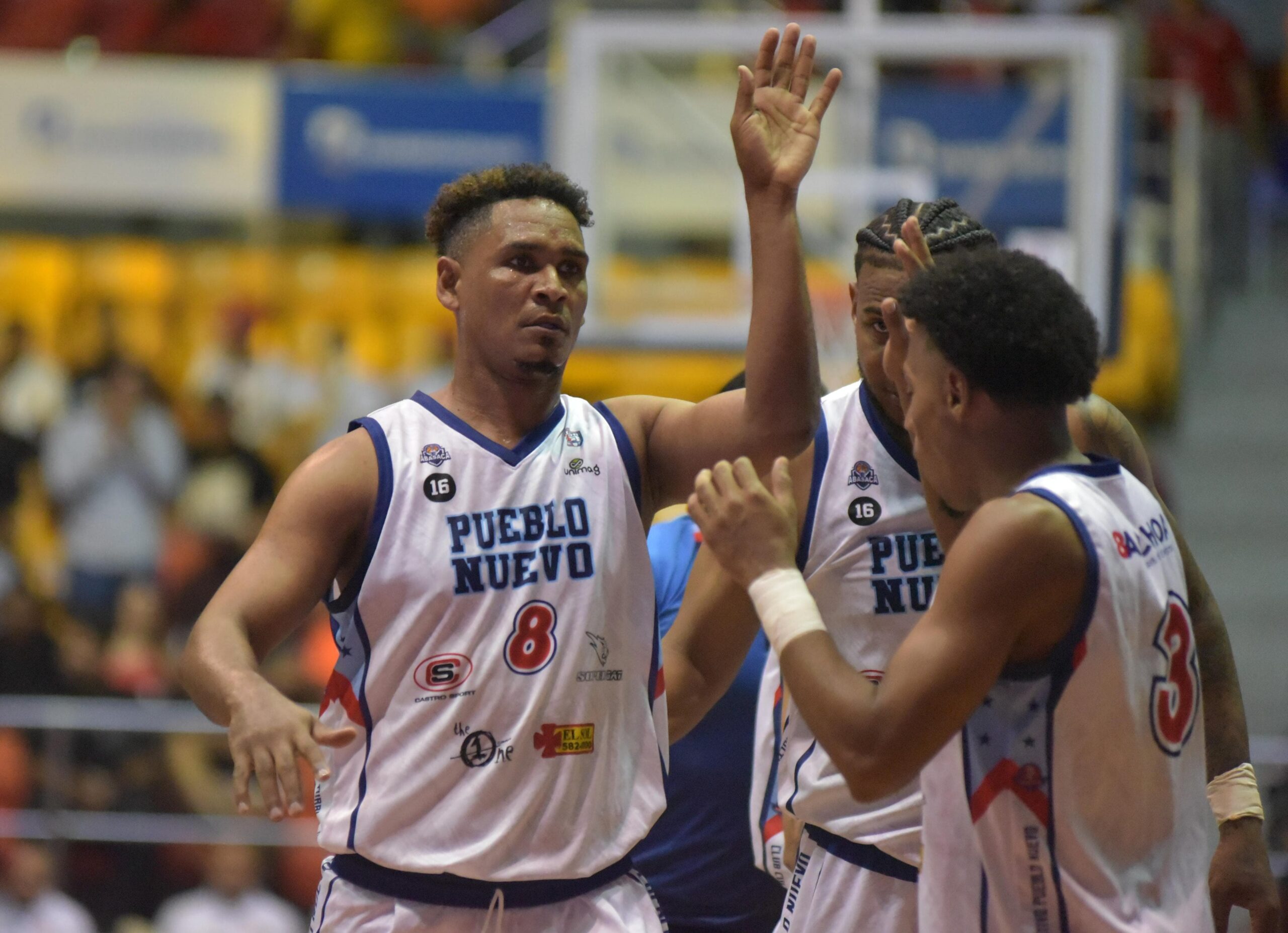Pueblo Nuevo vence al Plaza Valerio en la apertura de la serie final del Baloncesto Superior de Santiago