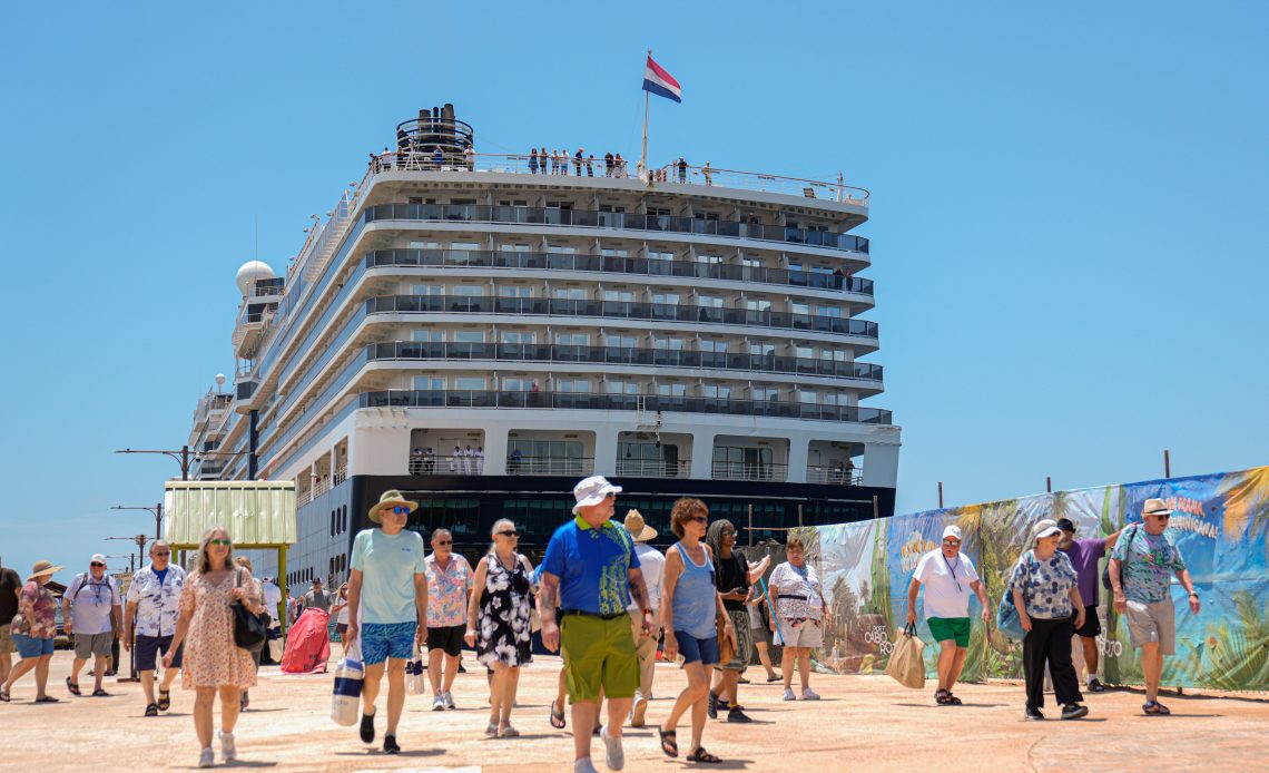 Sur Futuro trabaja junto al Ministerio de Turismo y los grupos locales en la recepción de los cruceristas que visitan Pedernales