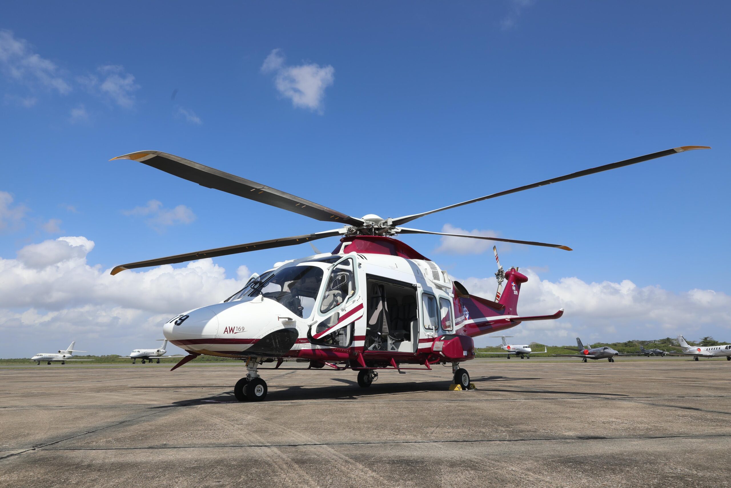 Presidente Abinader encabeza ceremonia recibimiento dos nuevas helicópteros en la FARD