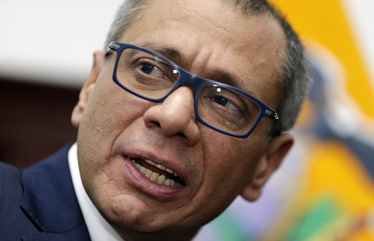 Ex VP de Ecuador arrestado tras irrupción en embajada mexicana enfrenta sendos casos de corrupción