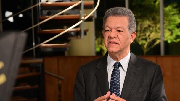 Leonel anuncia se reunirá todos los lunes con la prensa
