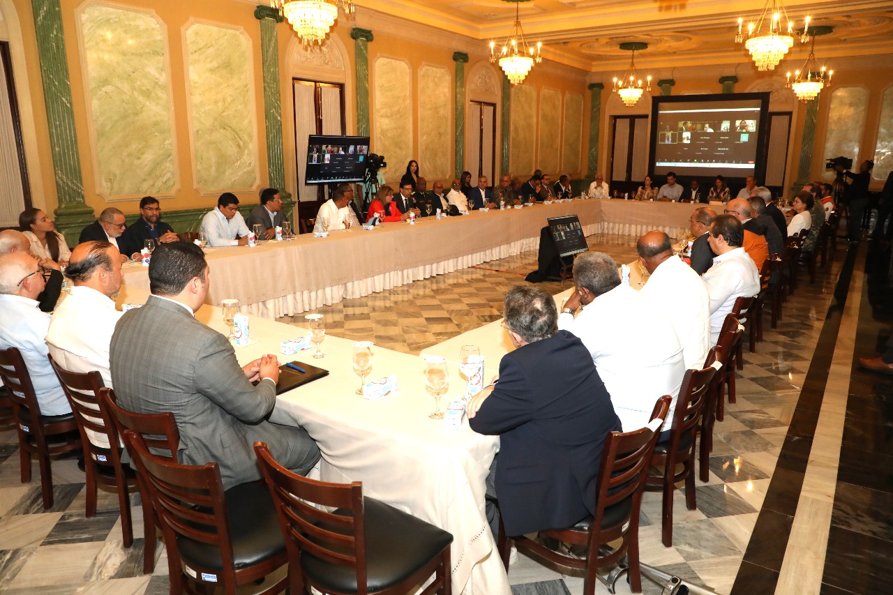 Presidente Abinader convoca reunión de emergencia para conocer detalles sobre situación pluvial del país por vaguadas