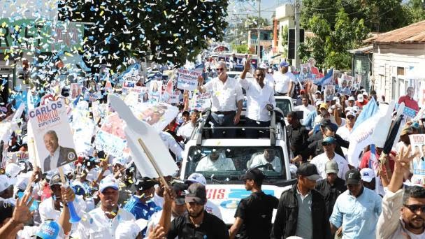Abinader encabeza multitudinaria marcha caravana en San Juan