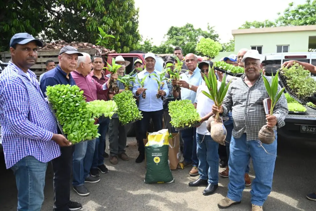 Gobierno inicia apoyo a productores agrícolas afectados por tornado en la zona del Cibao central