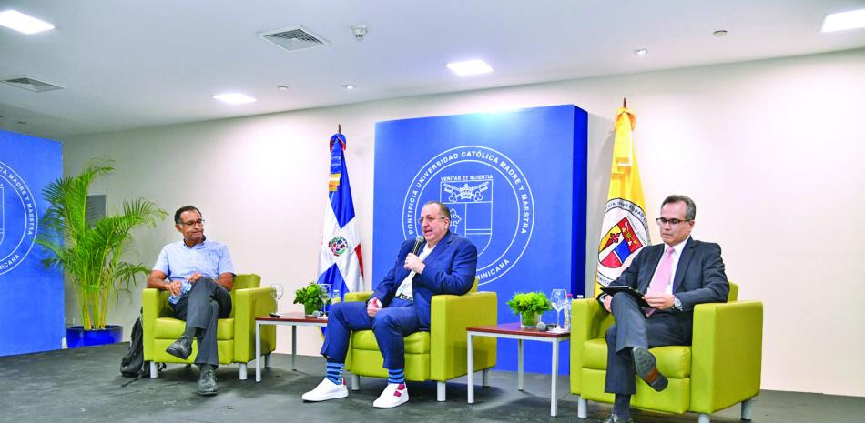 Economistas analizan en PUCMM las claves de una Reforma Fiscal