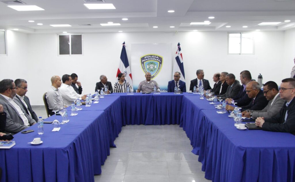 Director General de la Policía se reune con representantes de los equipos de seguridad de la Asociación de Bancos Múltiples de RD