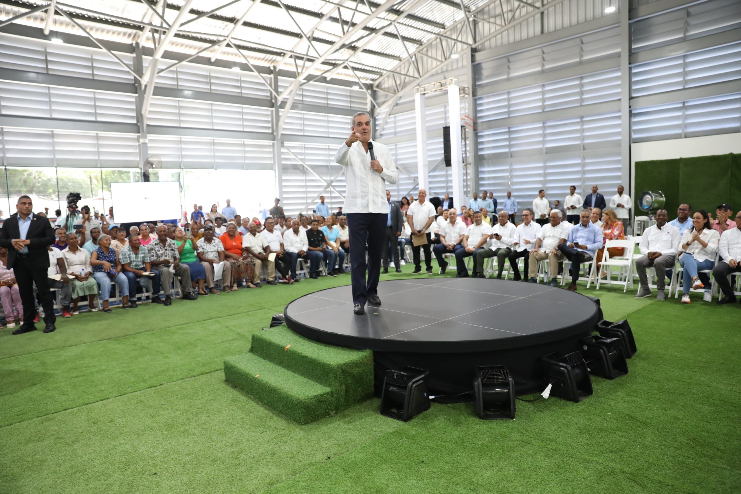Presidente Abinader encabeza lanzamiento proyecto de titulación en Domingo Savio