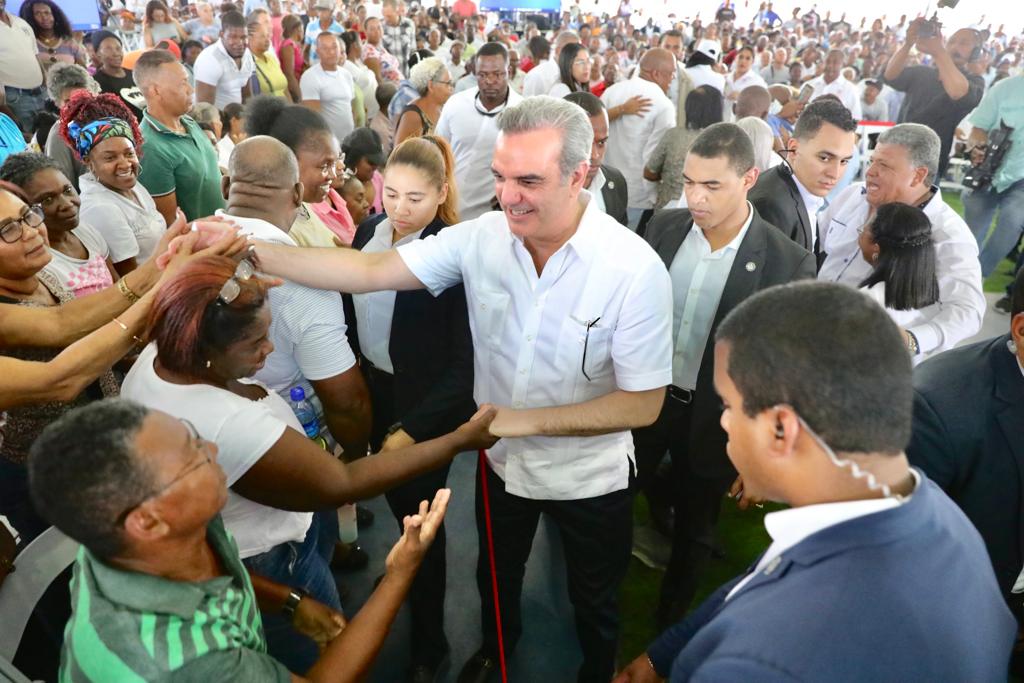 Presidente Abinader encabezará siete inauguraciones de obras y entregará nuevas viviendas este fin de semana en el Gran Santo Domingo