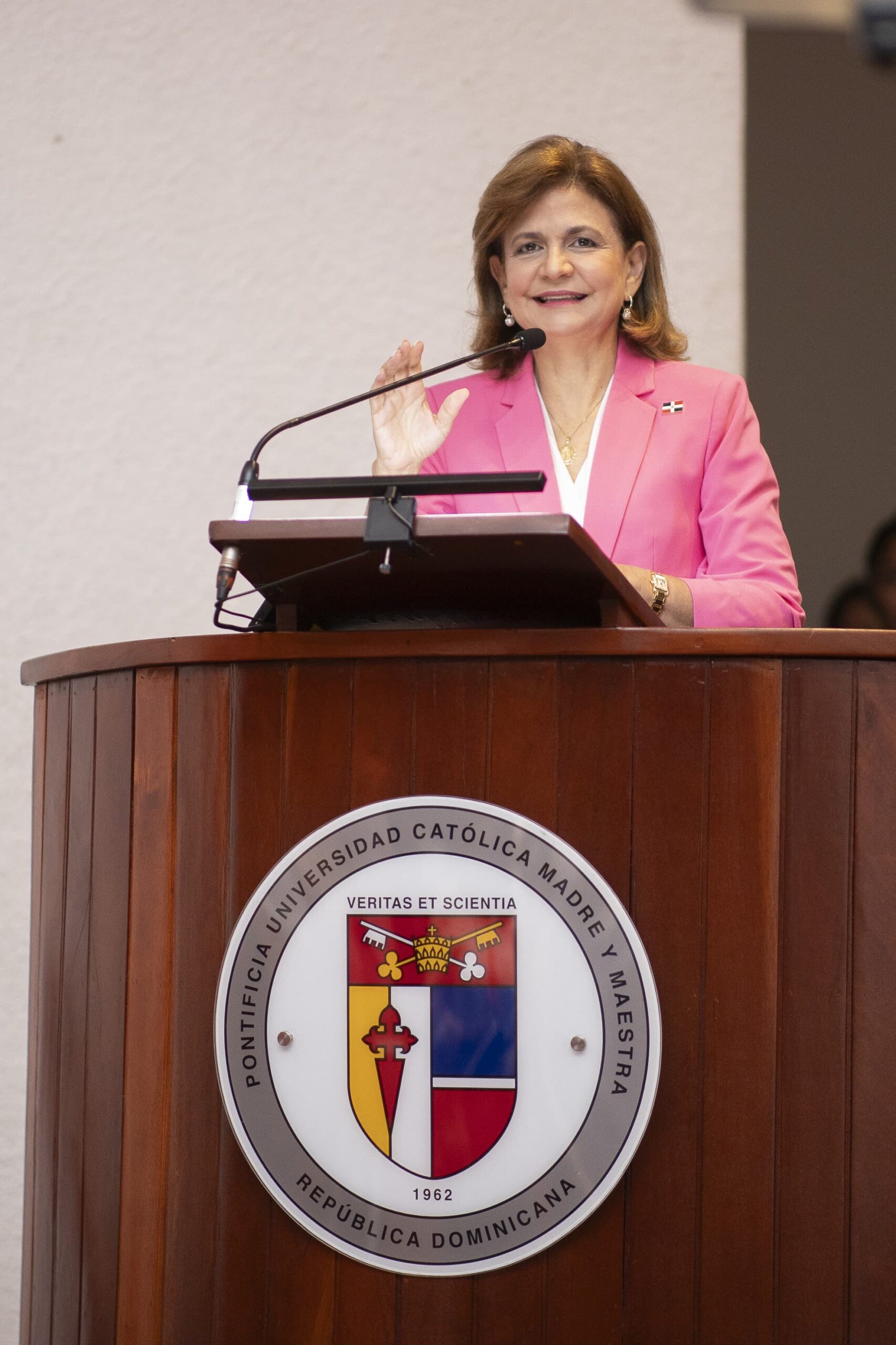 Vicepresidenta enfatiza que la transformación del país comienza en las aulas y es responsabilidad de todos