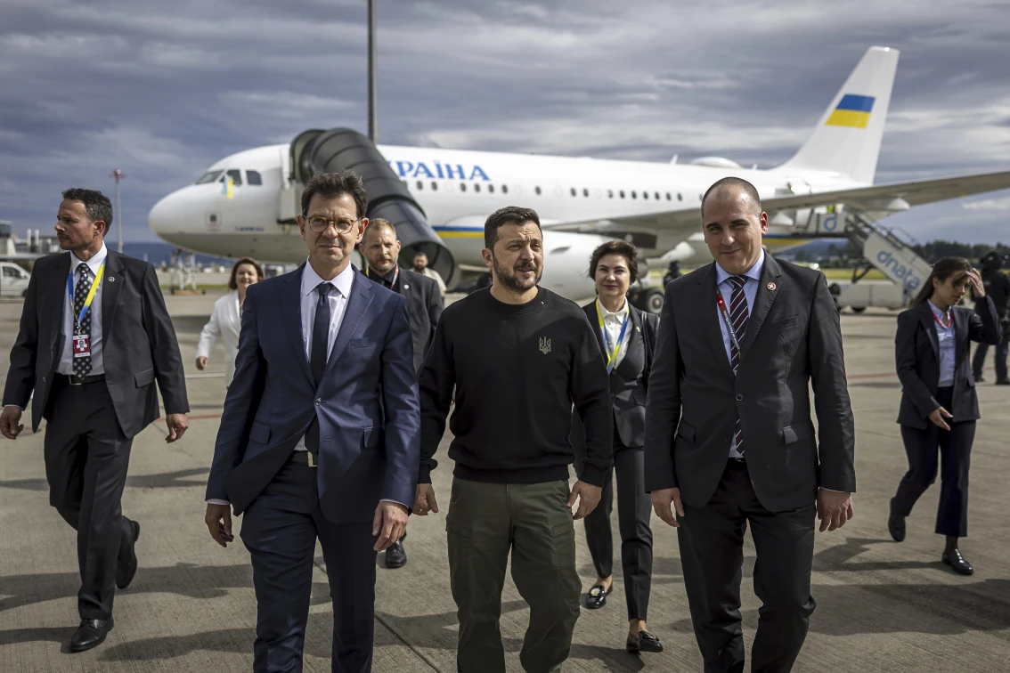 Líderes mundiales estudian en Suiza posible hoja de ruta para paz en Ucrania, con ausencia de Rusia