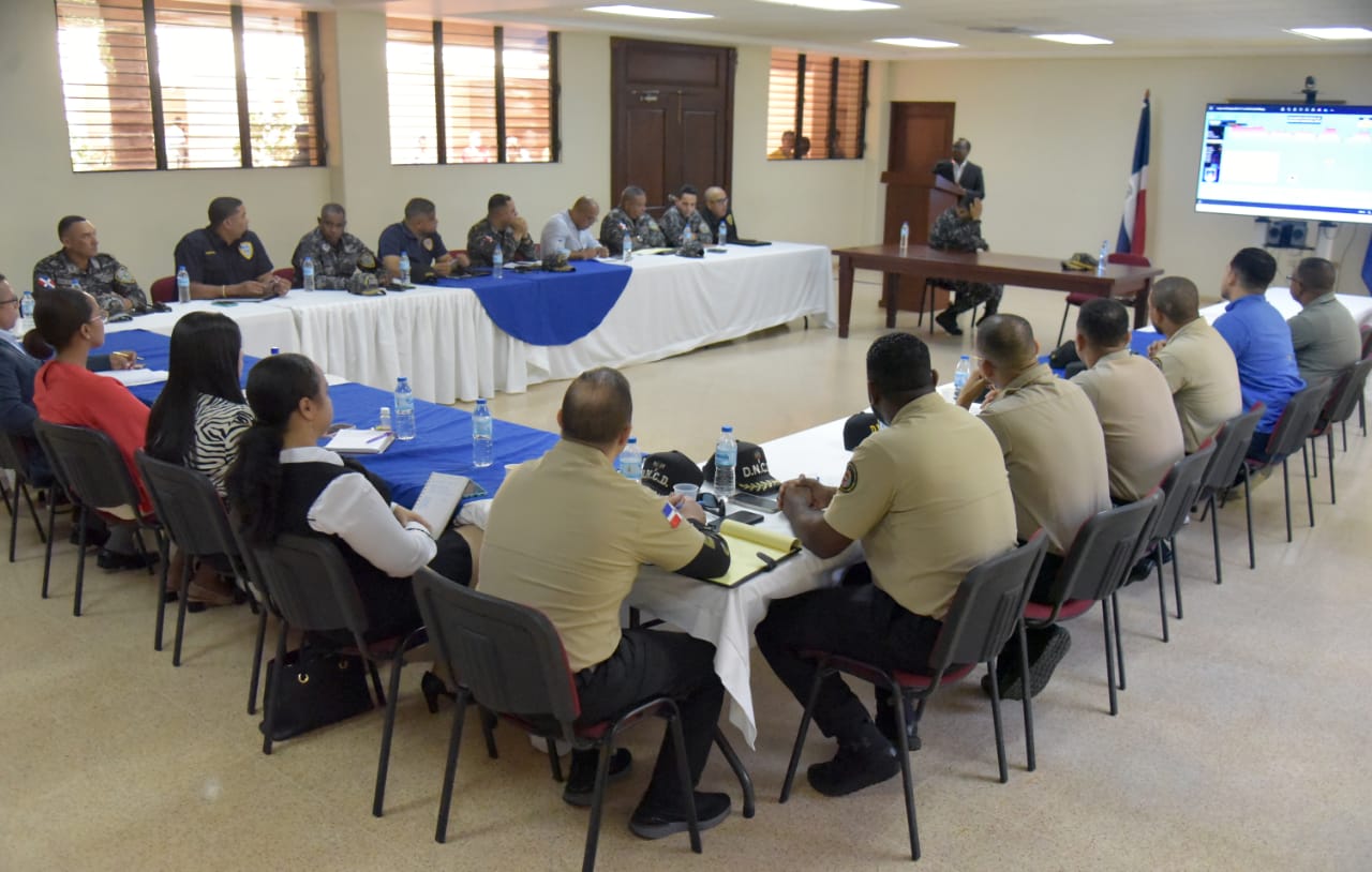 Organismos que conforman Fuerza de Tarea de Santiago sostienen reunión de trabajo