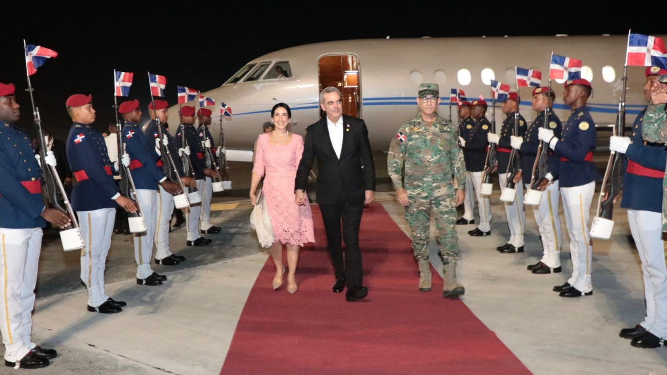 Presidente Abinader regresa de Panamá tras asistir a toma de posesión de José Raúl Mulino Quintero