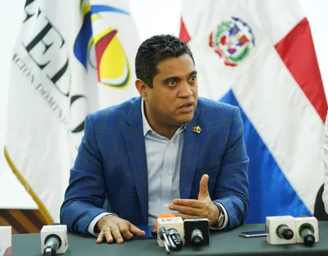 Kelvin Cruz denuncia los puntos de venta de drogas operan a la vista de todos en La Vega