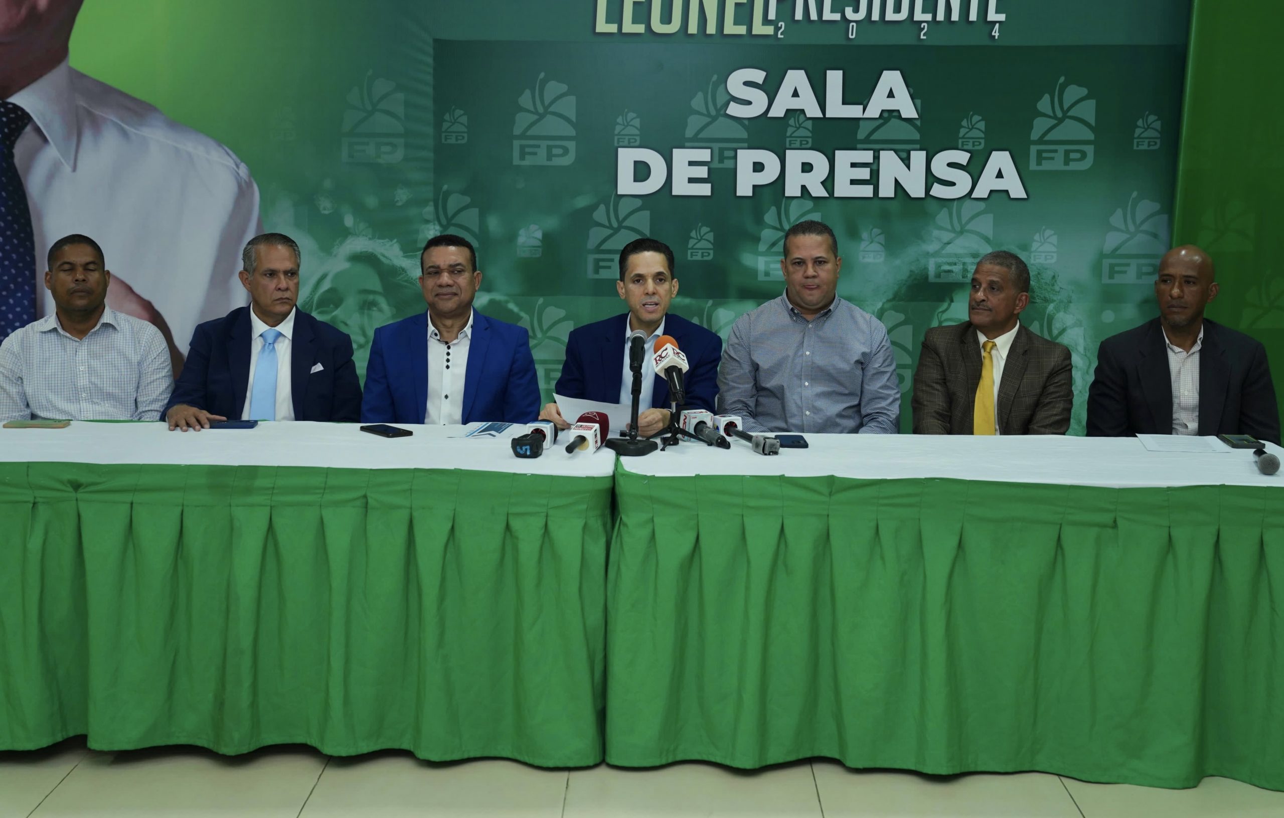 Fuerza del Pueblo exige al gobierno “declarar en emergencia el sector eléctrico”
