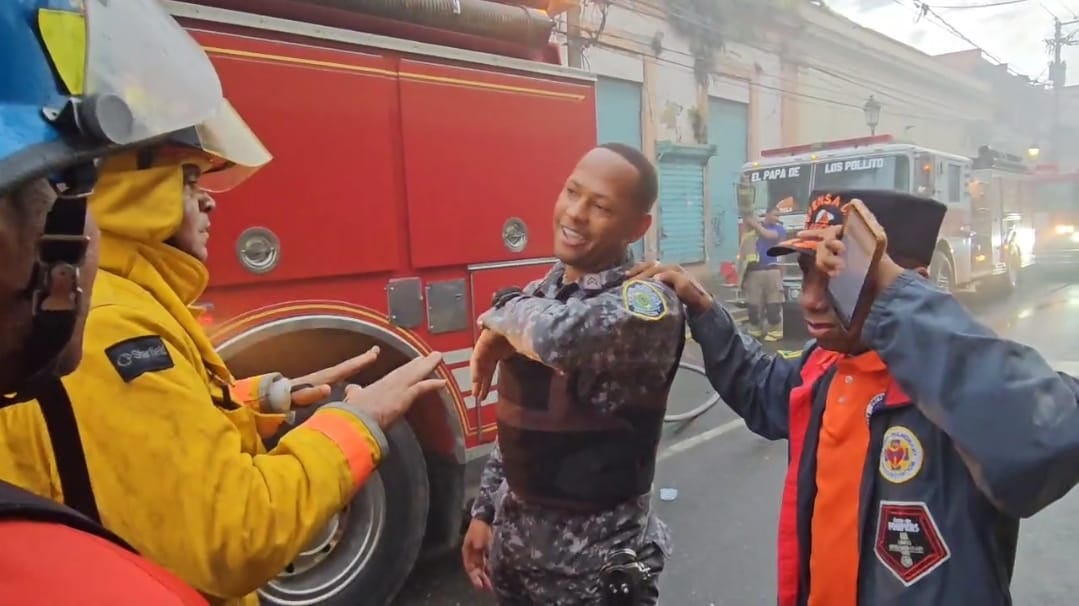 Dejan preso agente que agredió a periodistas