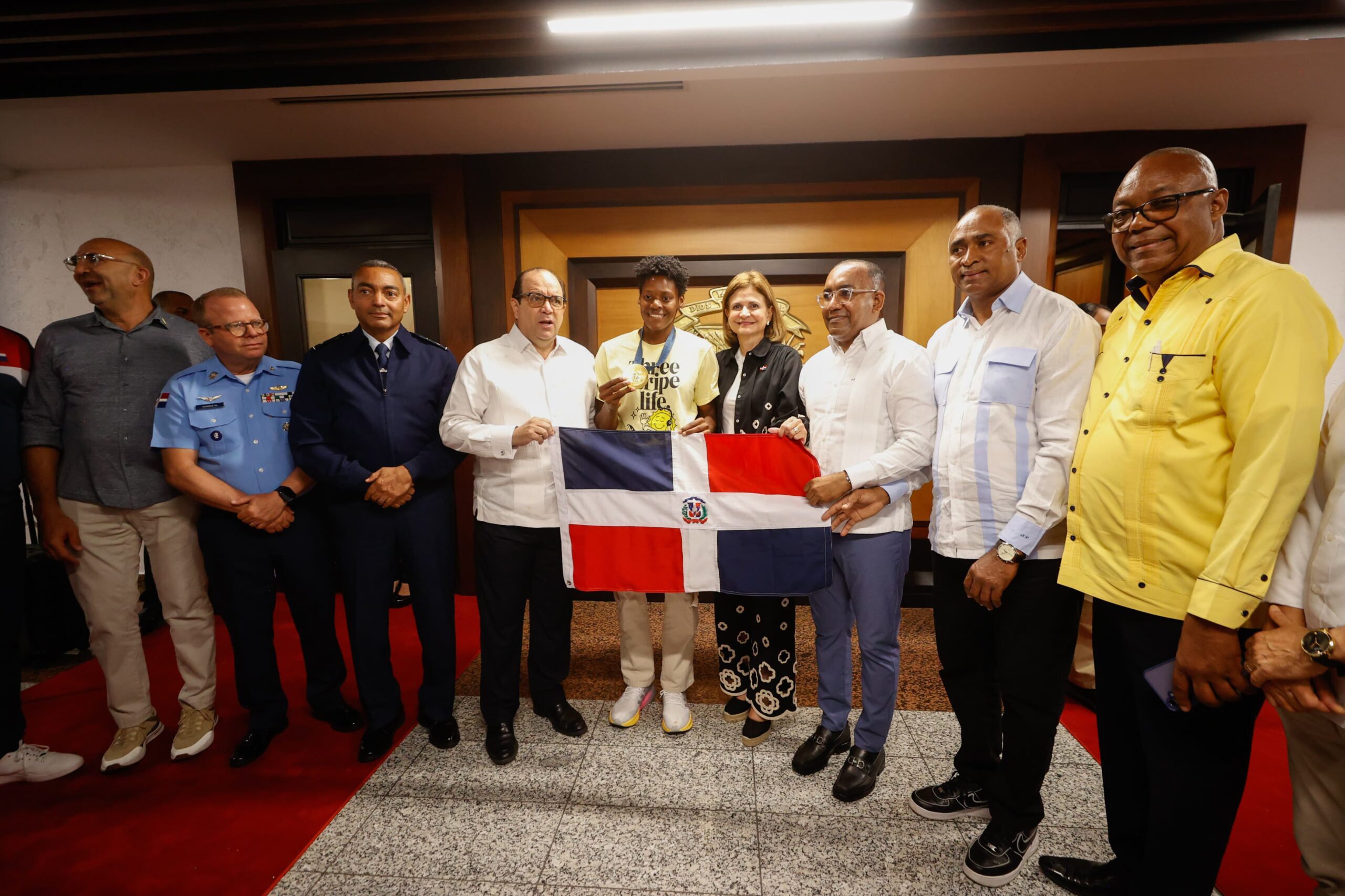 Vicepresidenta Raquel Peña recibe a medallistas olímpicos junto a cientos de dominicanos