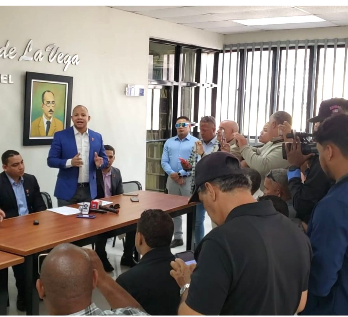 El Vocero del PLD en La Vega llama a la sociedad a rechazar «burla y treta jurídica» del PRM