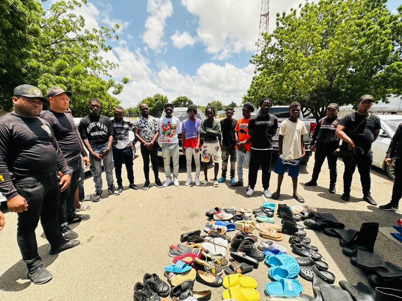 PN y MP desmantelan peligrosa banda de haitianos que asaltaban camioneros vestidos de policías en Santiago