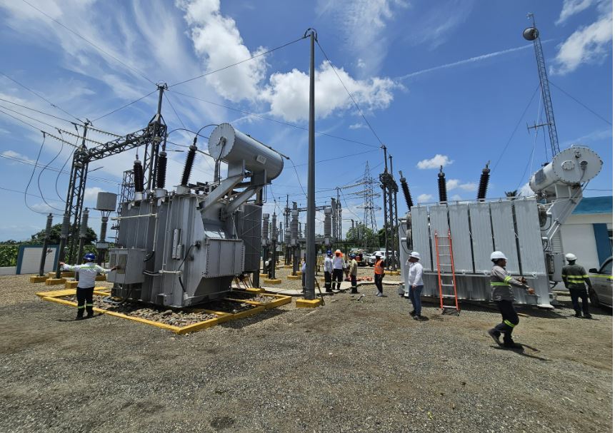 EDENORTE sustituye transformador de potencia 26 MVA averiado en Subestación Salcedo