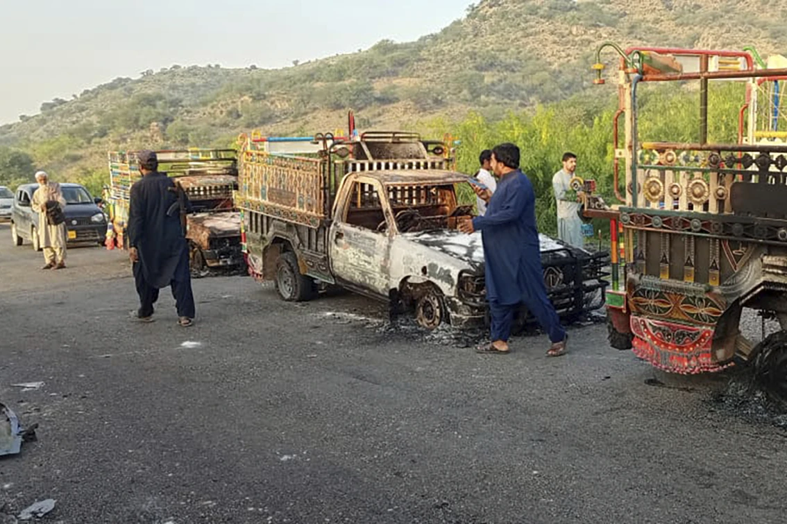 Hombres armados matan a 31 personas en 2 ataques distintos en el suroeste de Pakistán