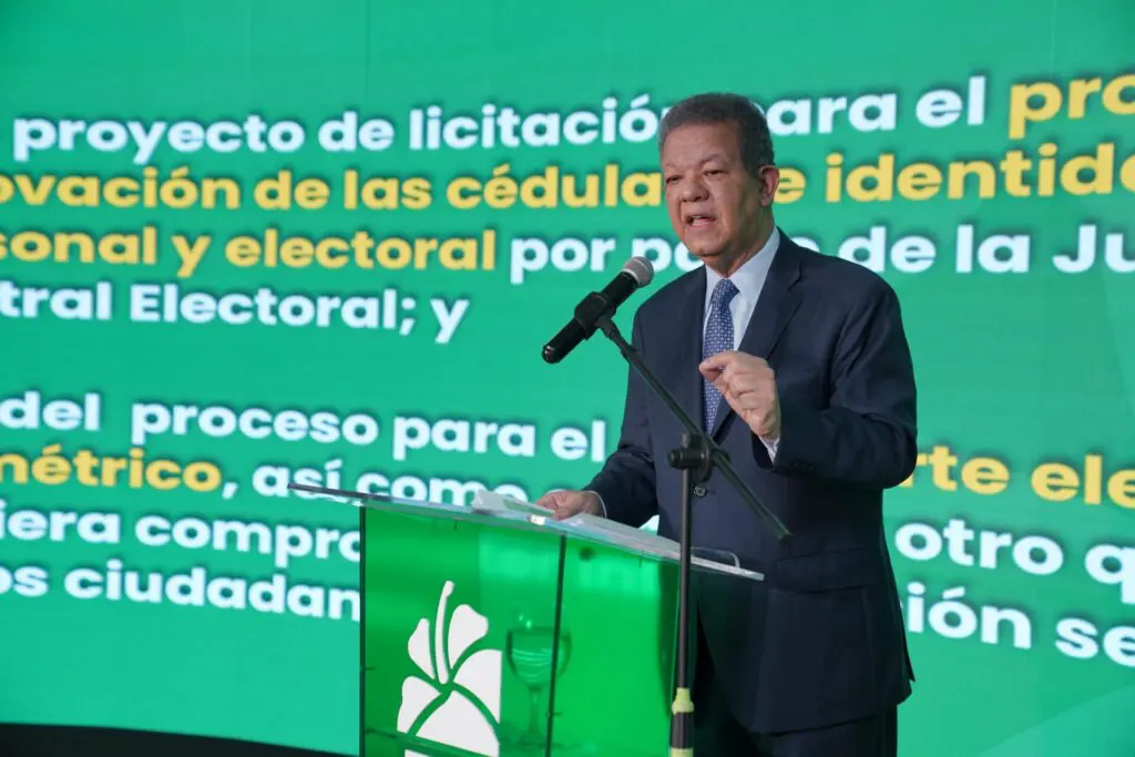 Leonel Fernández alerta sobre riesgos para la seguridad y privacidad de los ciudadanos