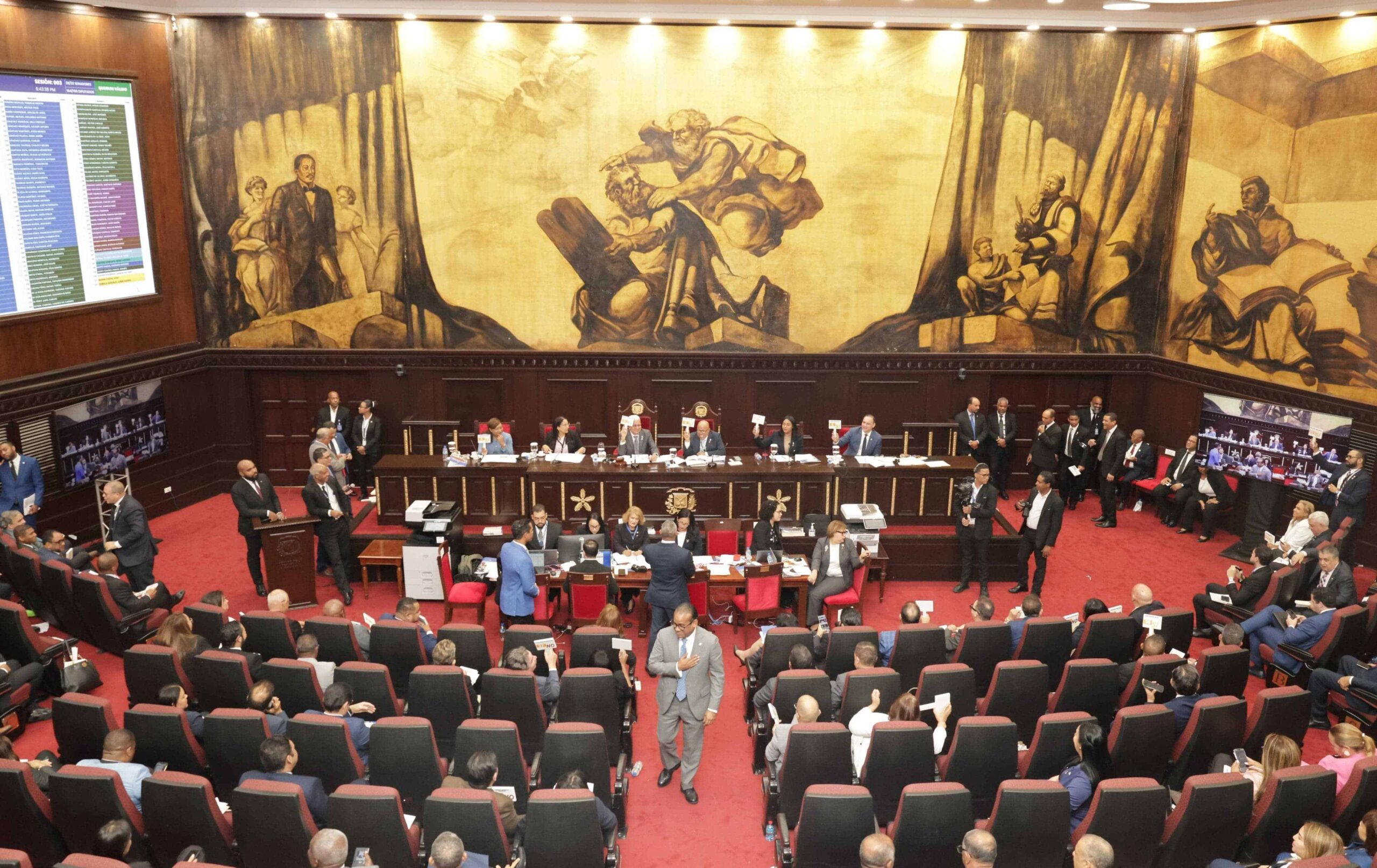 Aprueban reforma constitucional que unifica los comicios y reduce los diputados