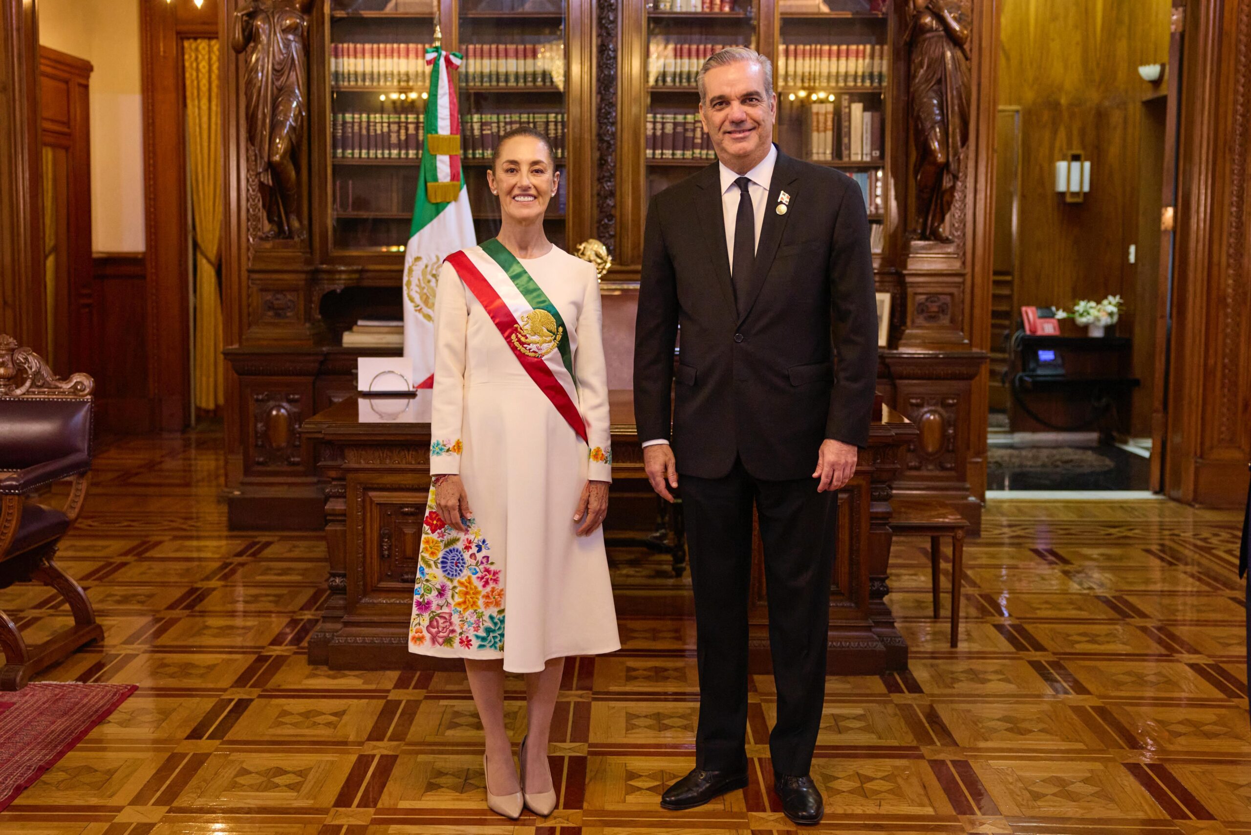Presidente Abinader y la nueva presidenta de México conversan sobre fortalecimiento de las relaciones entre ambos países