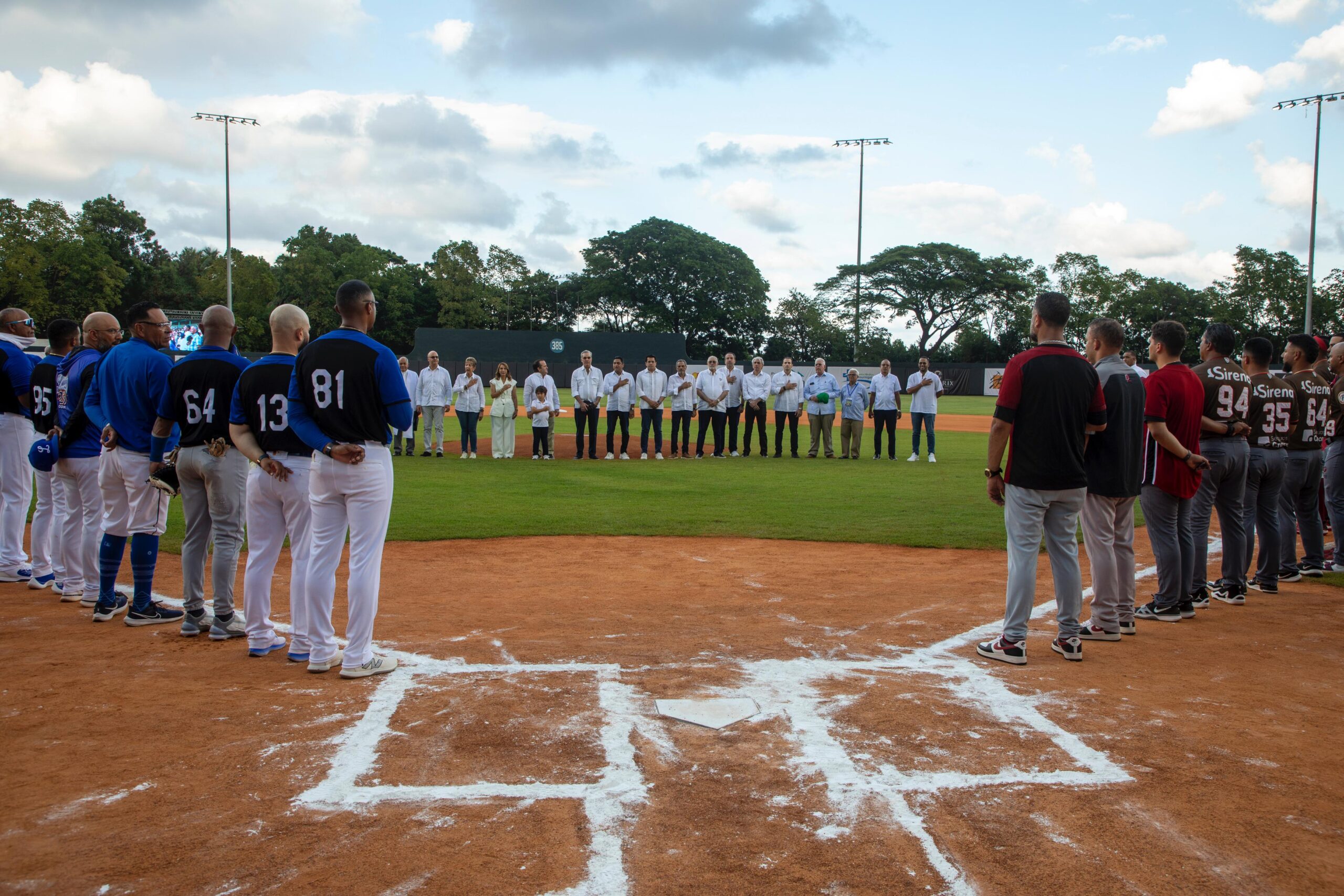 Presidente Abinader entrega de remozado Estadio José Briceño de Puerto Plata luego de décadas de abandono
