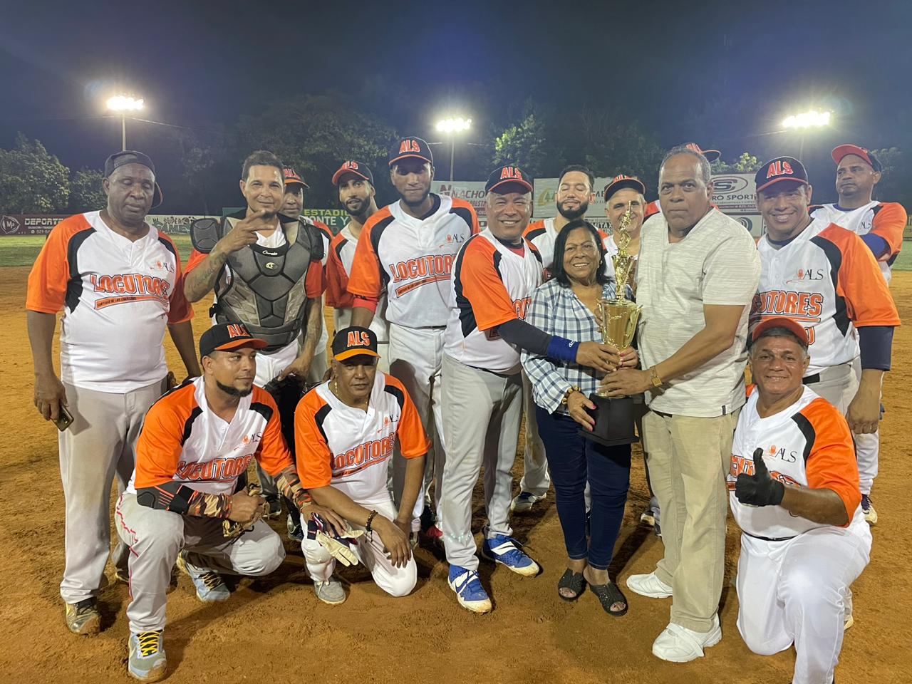 Locutores ganan la Copa Alcaldía de Santiago