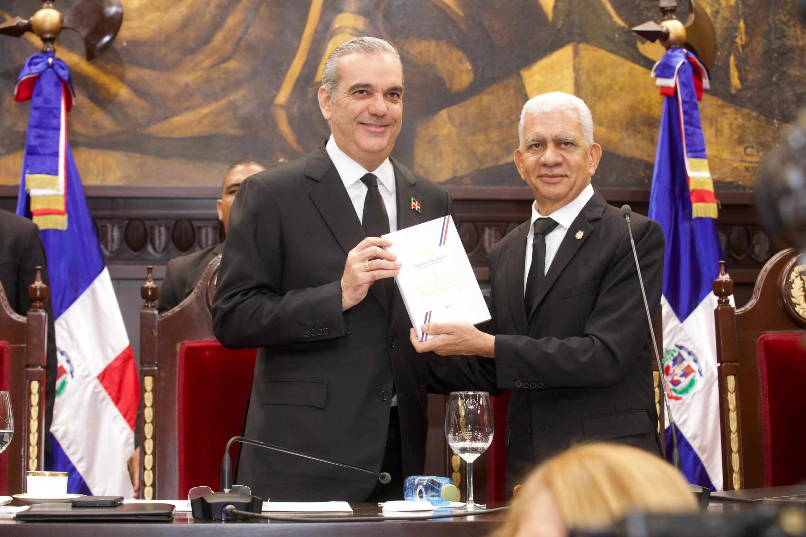 Luis Abinader pone fin a 180 años de continuismo con la nueva Constitución reformada proclamada hoy