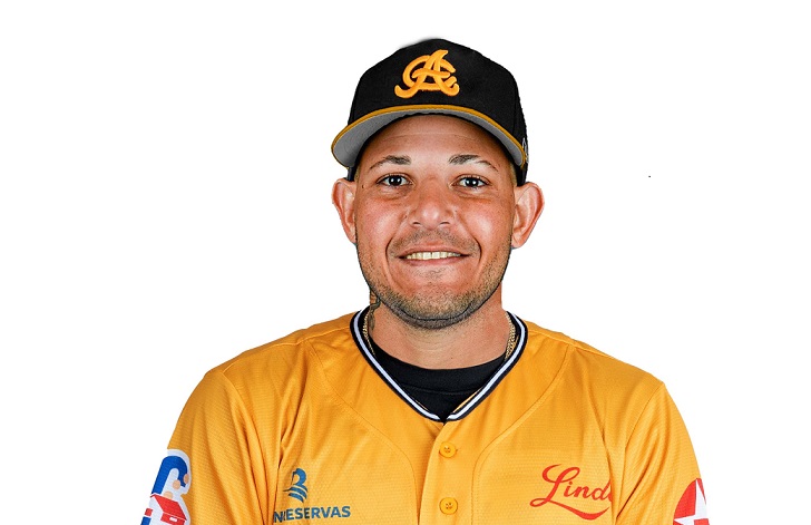 Yadier Molina gana en su debut con las Águilas