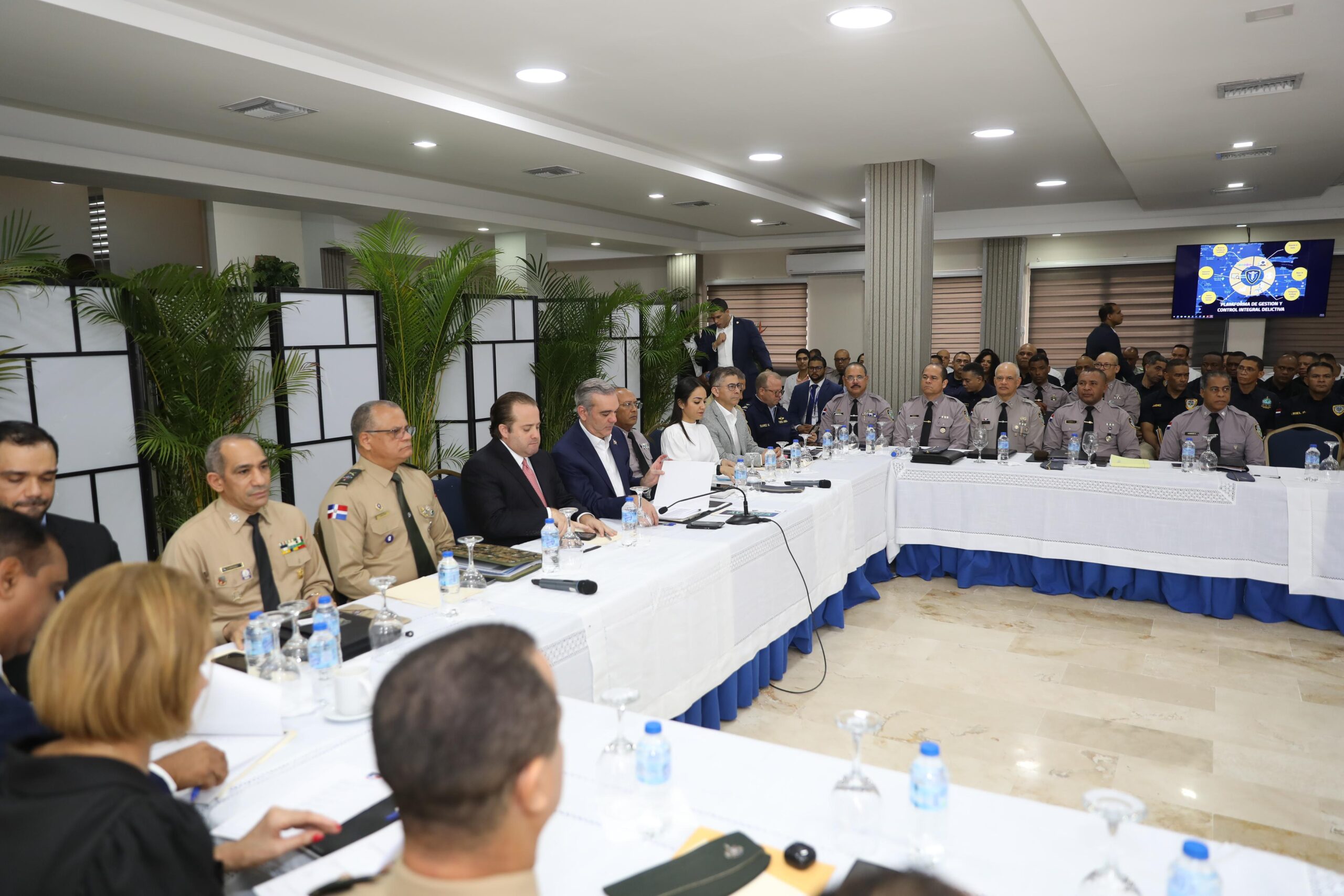 Presidente Abinader encabeza reunión de seguimiento al Plan de Seguridad Ciudadana