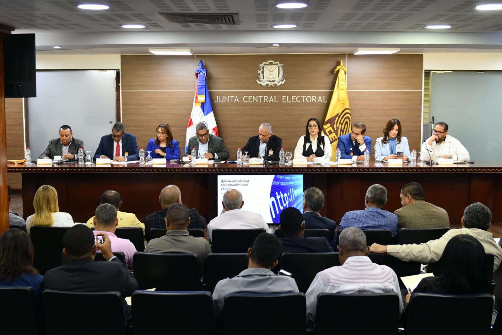 JCE avanza trabajos para la renovación de la Cédula de Identidad y la Cédula de Identidad Electoral