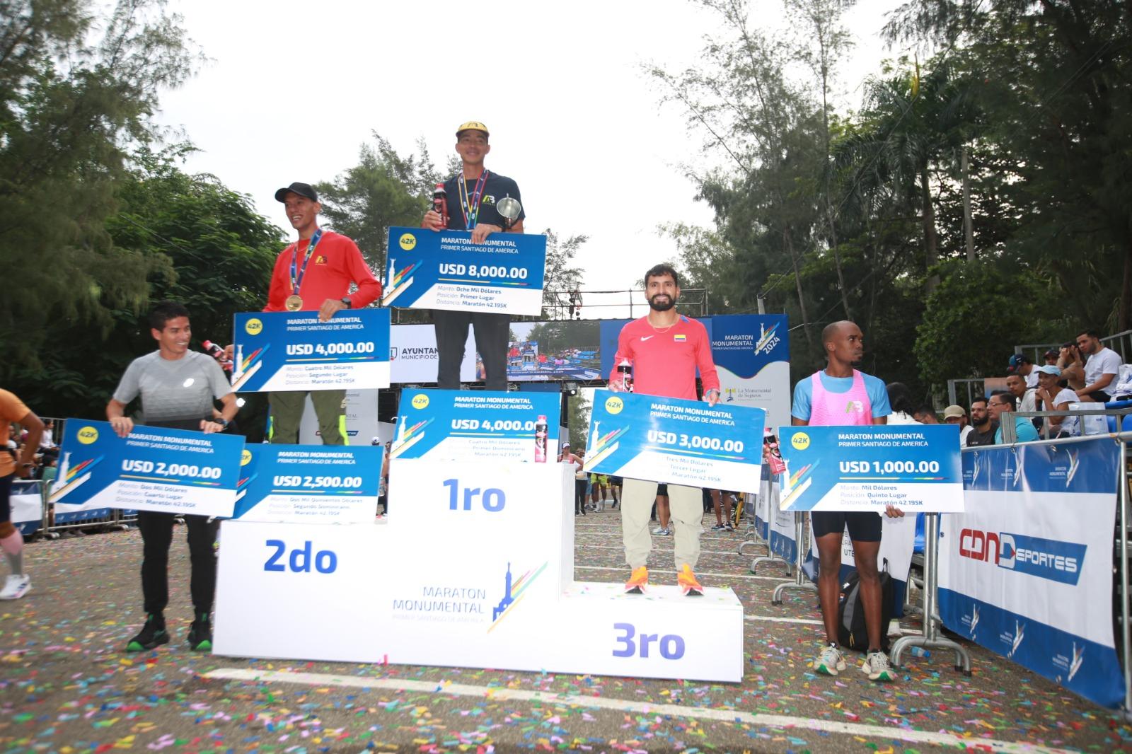 Alvaro Abreu y Soranyi Rodríguez conquistan Maratón Monumental Primer Santiago de América